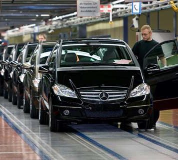 Mercedes-Benz mareste programul de lucru in 2014 cu 74 de minute pe zi