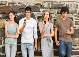 ROMANII detin aproape SASE MILIOANE de smartphone-uri!