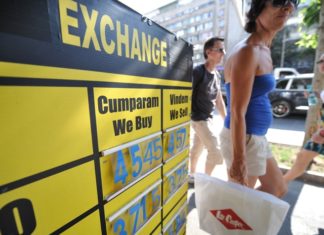 Cursul a scazut usor sub 4,51 lei/euro