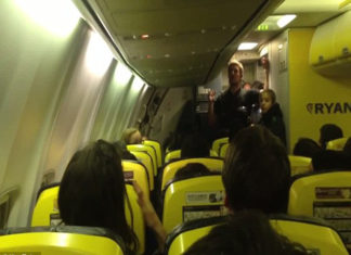 Pasagerii unei curse Ryanair au fost sechestrati de echipaj in avion!
