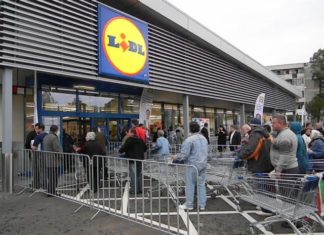 Lidl deschide 3 magazine pana vineri