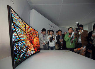 Samsung va pune in vanzare un televizor 4K curbat! Pretul este socant!