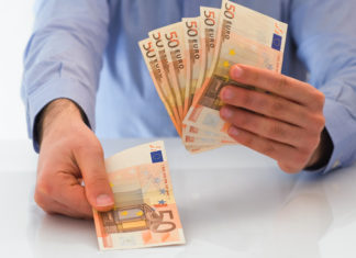 Rezervele valutare BNR au scazut cu 1,3 miliarde de euro