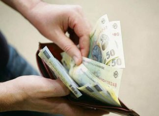 Salariul mediu a scazut cu 135 de lei