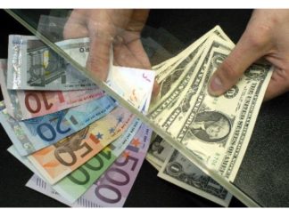 Euro a atins cel mai inalt nivel fata de dolar in ultimii 3 ani