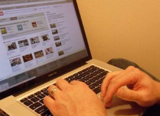 YouTube a implinit 9 ani! Vezi primele videoclipuri aici