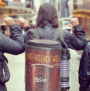 Patru moduri prin care McDonald`s este disperata sa faca publicitate la cafeaua McCafe!