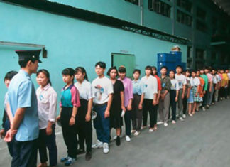 FOTO: imagini socante cu muncitorii din fabrica de jucarii din China!