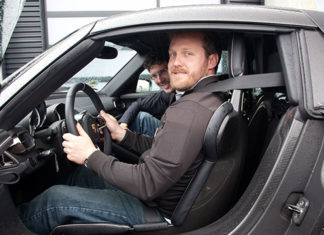 Cum se conduce noul Porsche de 845.000 de dolari! VIDEO