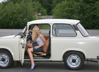 Cursa nebuna: Trabant vs Nissan GTR! VIDEO