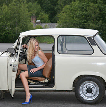 Cursa nebuna: Trabant vs Nissan GTR! VIDEO