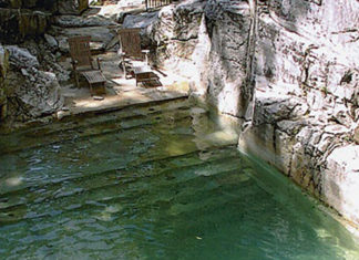 Inoata intr-o piscina de lux facuta din calcar! VIDEO