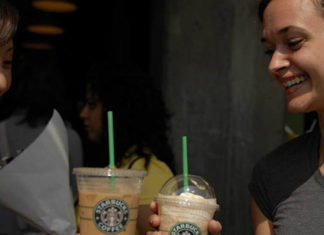 Cele cinci moduri prin care Starbucks isi face clientii sa plasteasca mai mult!