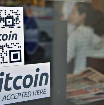Cu bitcoinul la supermarket. O firma romaneasca vrea sa inlocuiasca cardurile bancare
